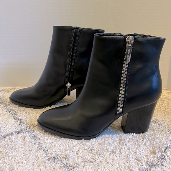 Nine West Size 6.5 Women’s Black Leather Booties - Picture 3 of 7